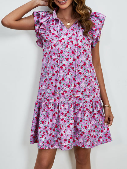 Minikleid mit Blumenmuster und Flügelärmeln