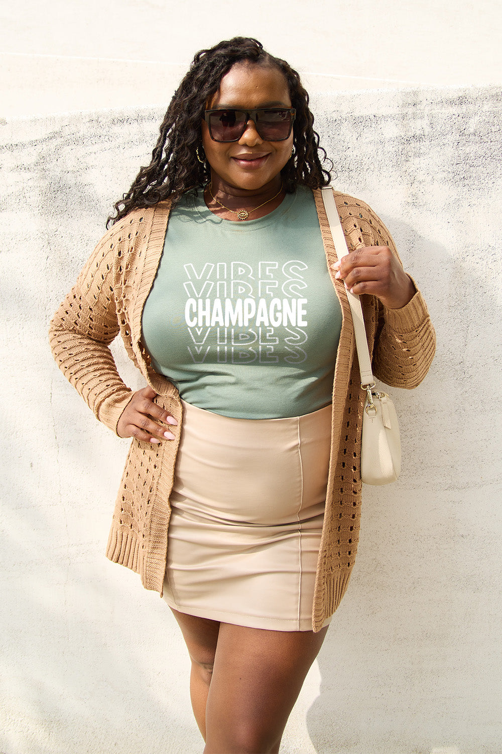 Simply Love – Kurzärmliges T-Shirt „Champagne Vibes“ in voller Größe