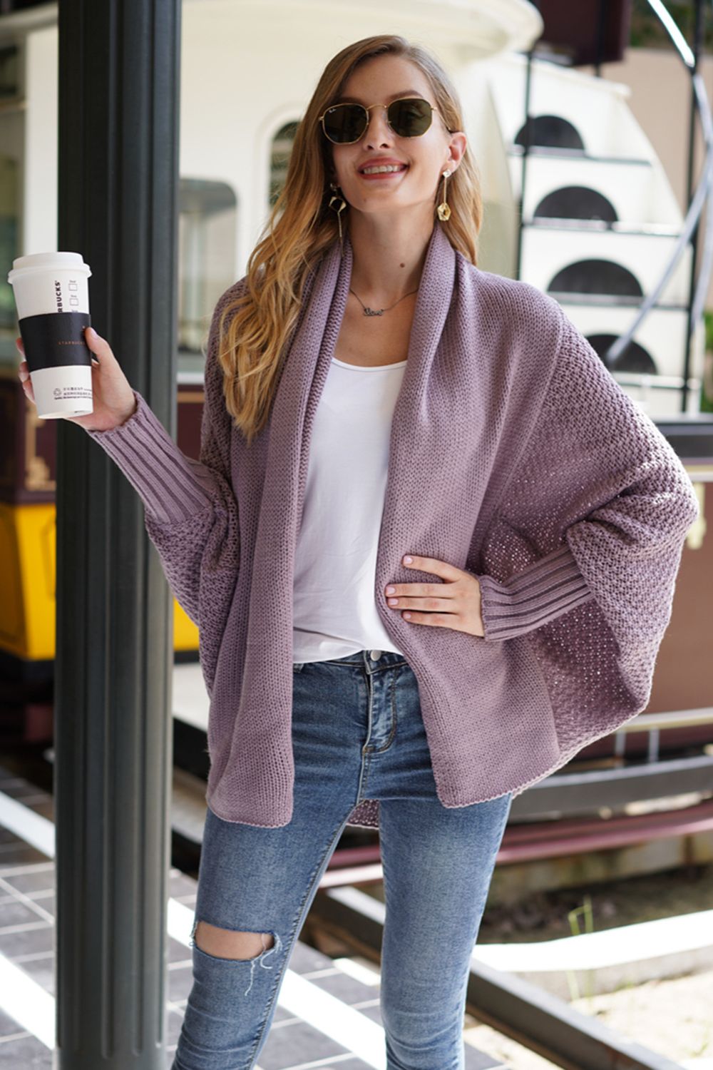 Strickjacke mit offenen Fledermausärmeln vorne