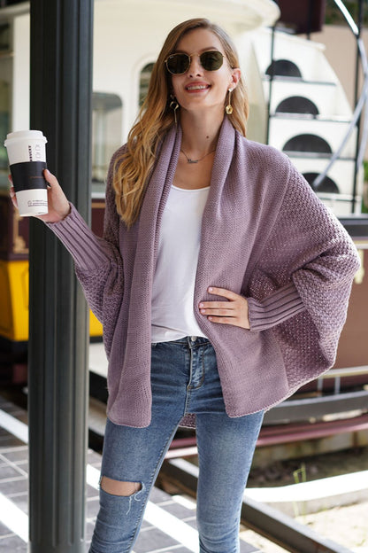 Strickjacke mit offenen Fledermausärmeln vorne
