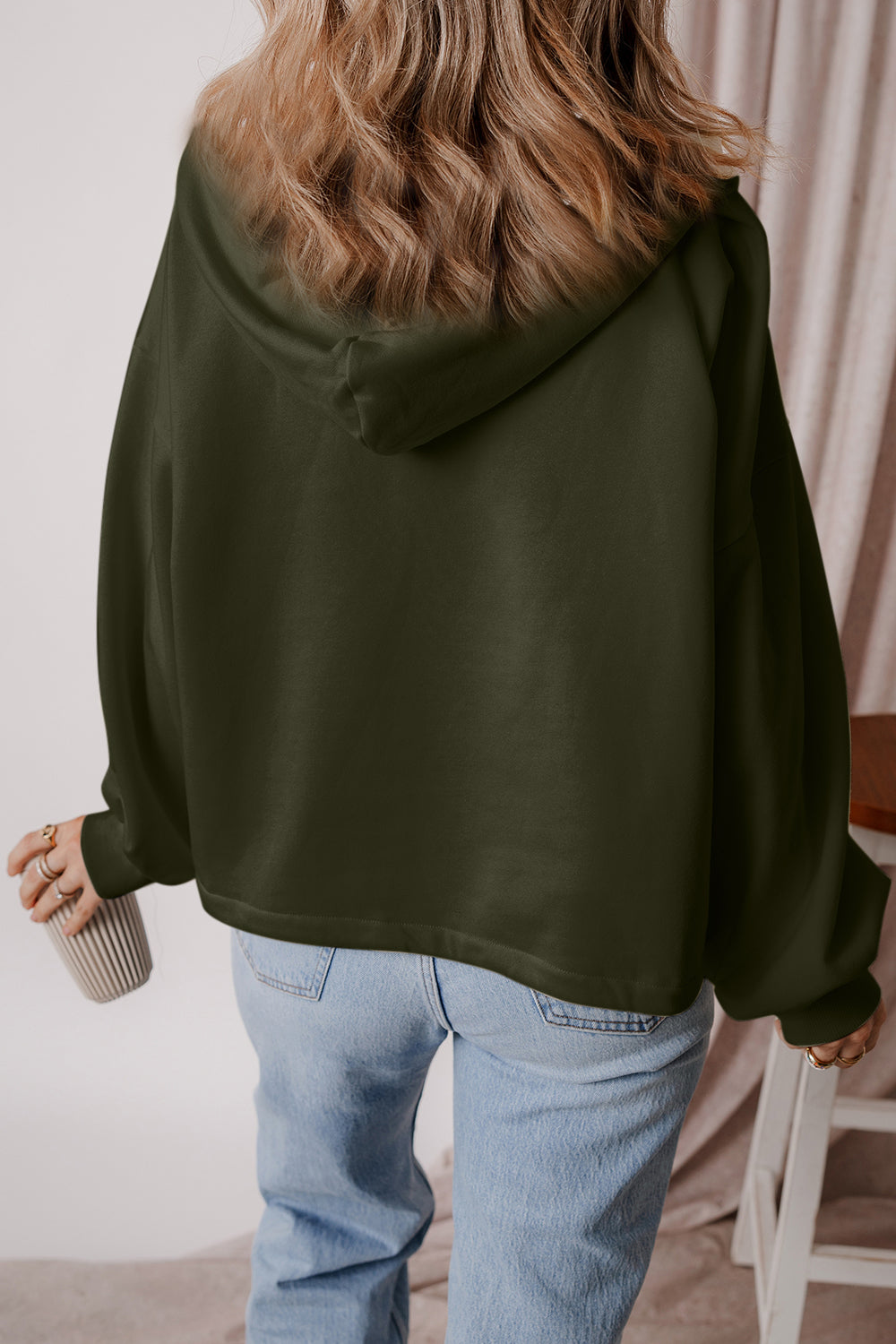 Kapuzenpullover mit halblangem Reißverschluss und überschnittenen Schultern