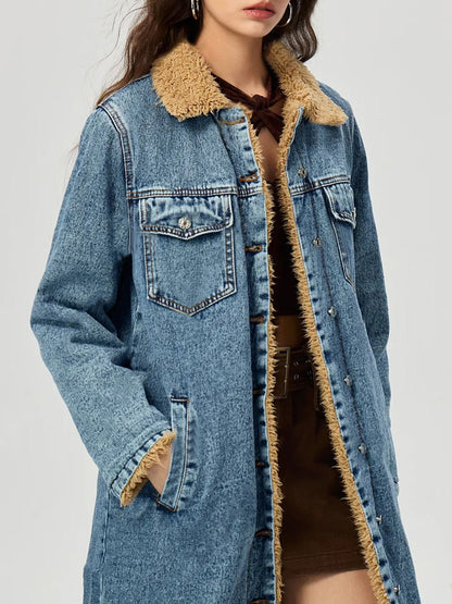 Jeansjacke mit Knopfleiste und Taschen und Pelzfutter