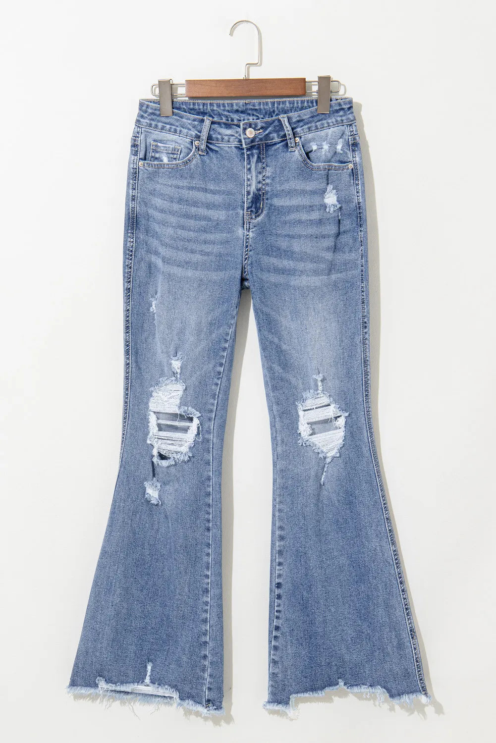 Bootcut-Jeans mit Used-Look und offenem Saum