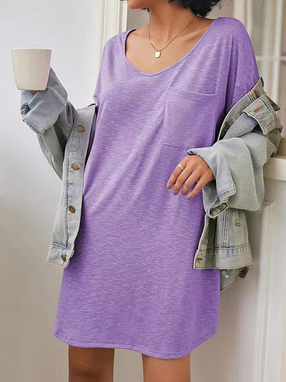 T-Shirt-Kleid mit V-Ausschnitt und kurzen Ärmeln und Taschen