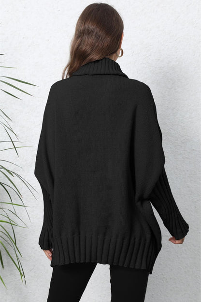 Gerippter Pullover mit Rollkragen und langen Ärmeln