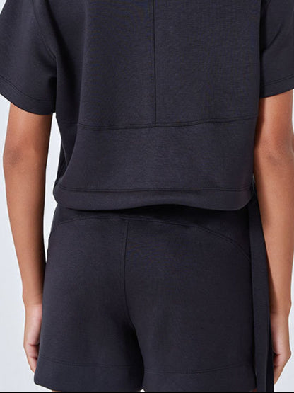 Einfarbige Shorts mit Kordelzug und Taschen