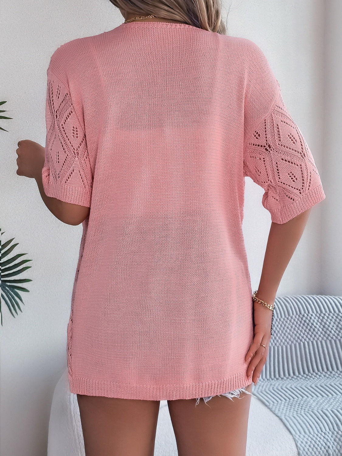 Durchbrochene Strickjacke mit halblangen Ärmeln und offener Vorderseite