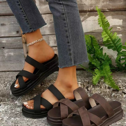 Flache Sandalen aus gekreuztem PU-Leder