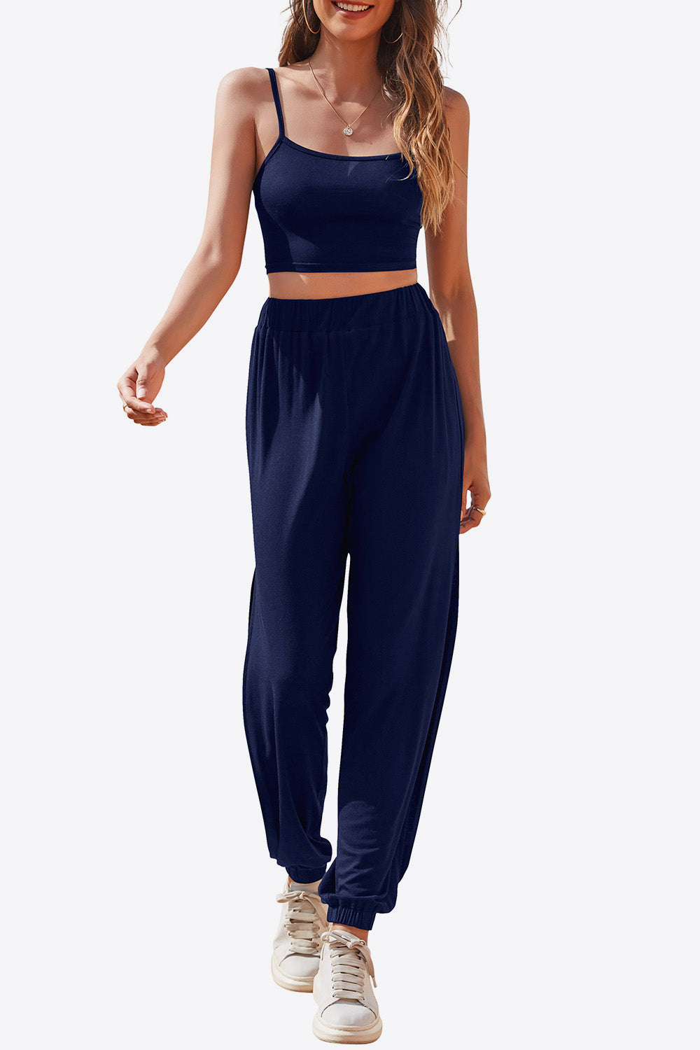Set aus verkürztem Camisole und Jogginghose mit seitlichem Schlitz