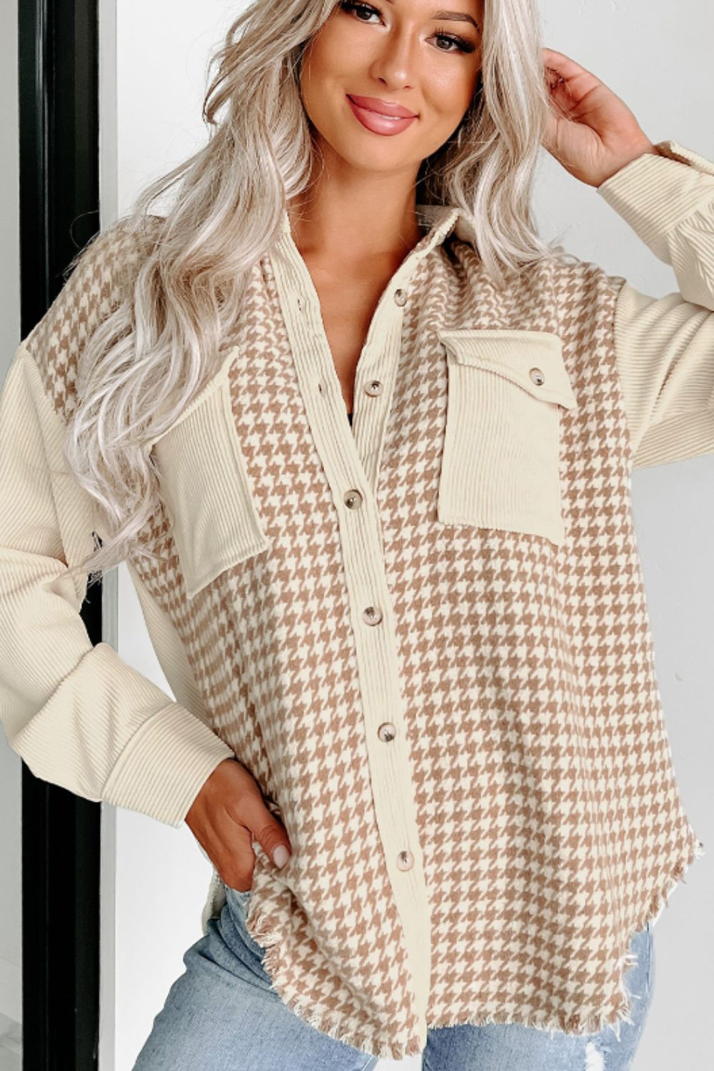 Langärmlige Jacke mit Hahnentrittmuster und Knöpfen