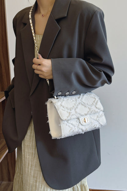 Umhängetasche aus Denim mit ungesäumtem Saum