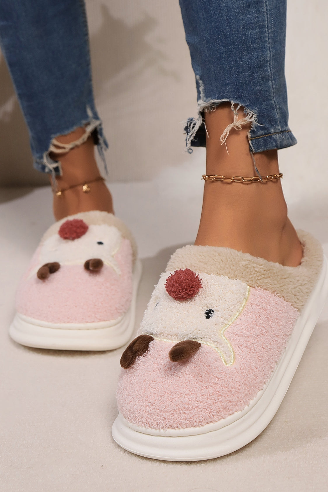 Flache Hausschuhe aus PVC mit Elchfell