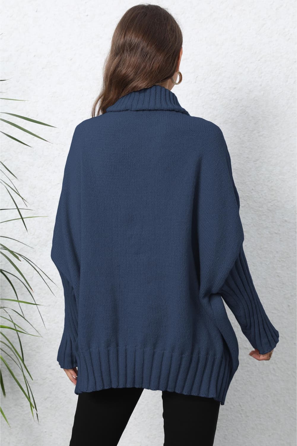 Gerippter Pullover mit Rollkragen und langen Ärmeln