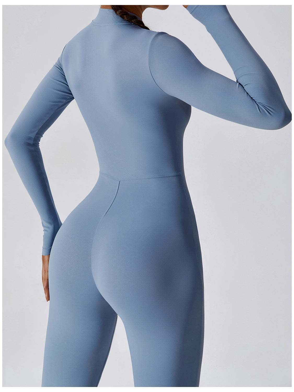 Jumpsuit mit Stehkragen und langen Ärmeln und Reißverschluss