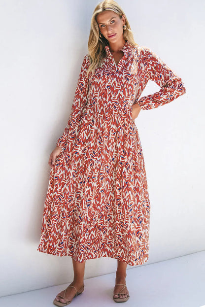 Bedrucktes Kleid mit langen Ärmeln und Kerben
