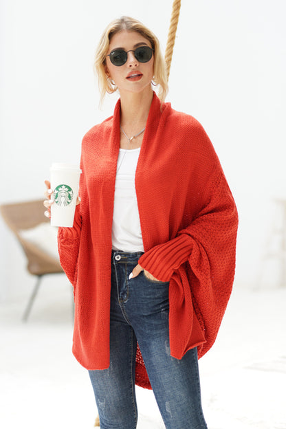 Strickjacke mit offenen Fledermausärmeln vorne