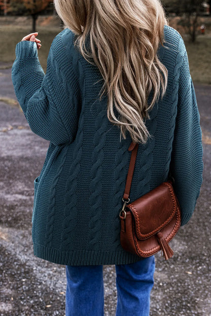 Langärmlige Strickjacke mit Zopfmuster und Knopfleiste