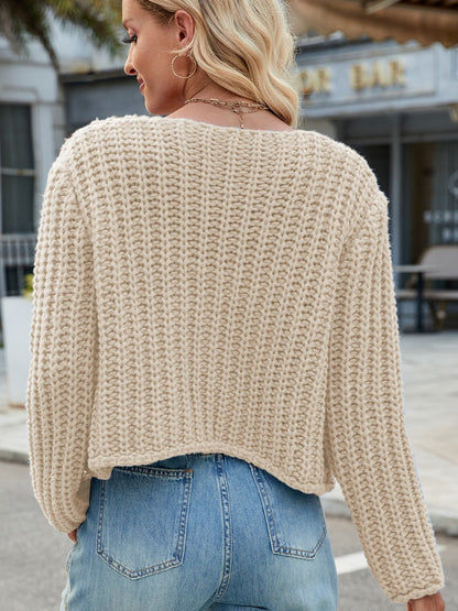 Strickjacke mit Rundhalsausschnitt und Knöpfen und Taschen