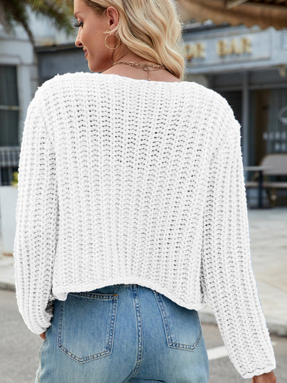 Strickjacke mit Rundhalsausschnitt und Knöpfen und Taschen