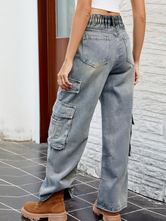 Verwaschene Jeans mit Taschen