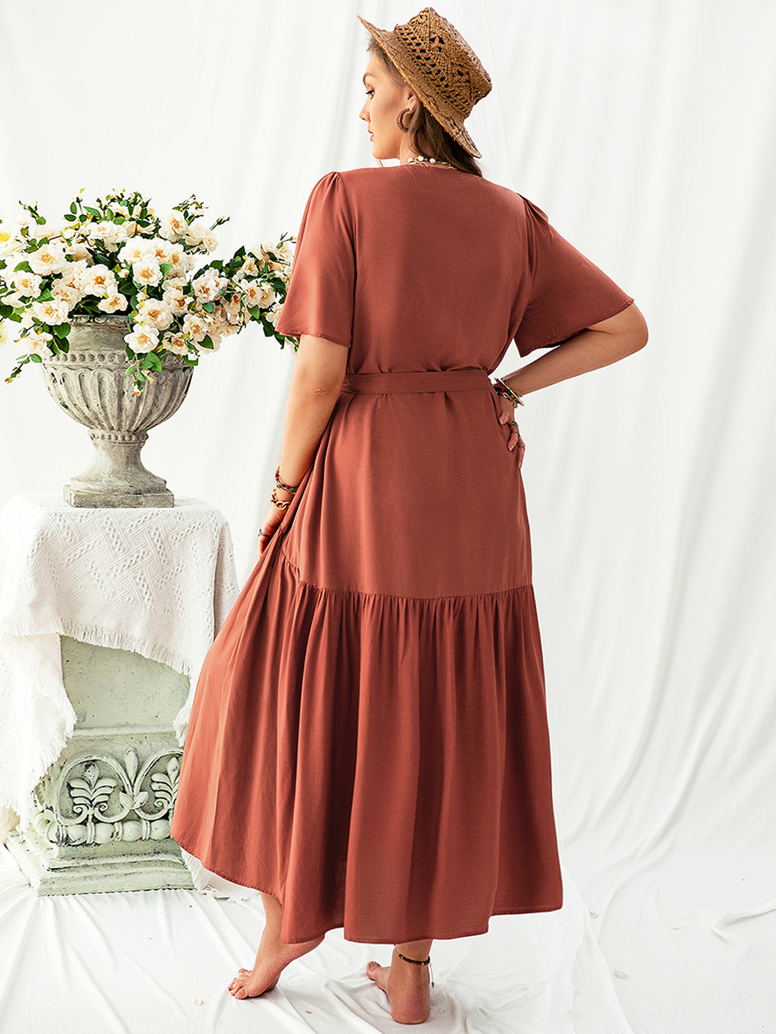 Midikleid mit V-Ausschnitt und Flatterärmeln in Übergröße