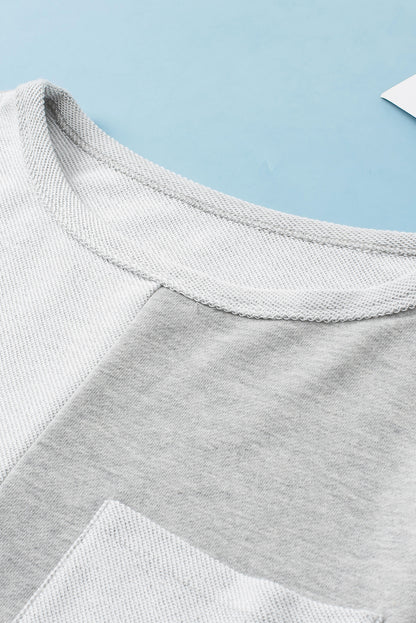 Oberteil mit Farbblock und zwei Brusttaschen sowie U-Boot-Ausschnitt