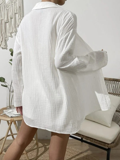 Set mit Oberteil mit überschnittenen Schultern und Knopfleiste und Shorts mit elastischer Taille