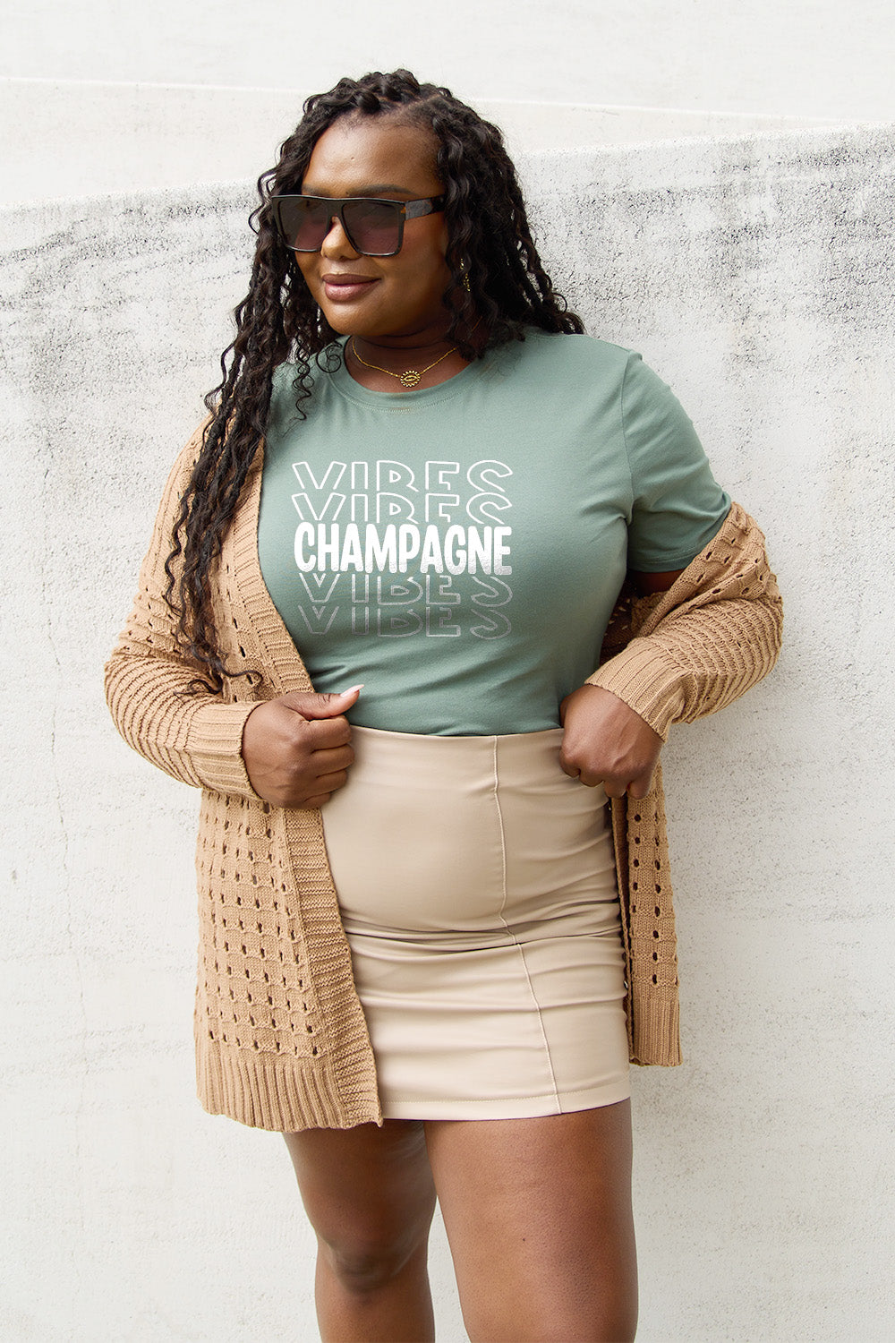 Simply Love – Kurzärmliges T-Shirt „Champagne Vibes“ in voller Größe