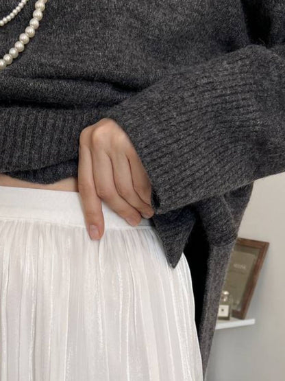 Rollkragenpullover mit seitlichem Schlitz und überschnittener Schulter