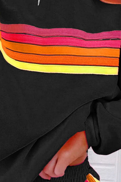 Set aus Oberteil und Shorts mit Rundhalsausschnitt und Kontraststreifen in voller Größe