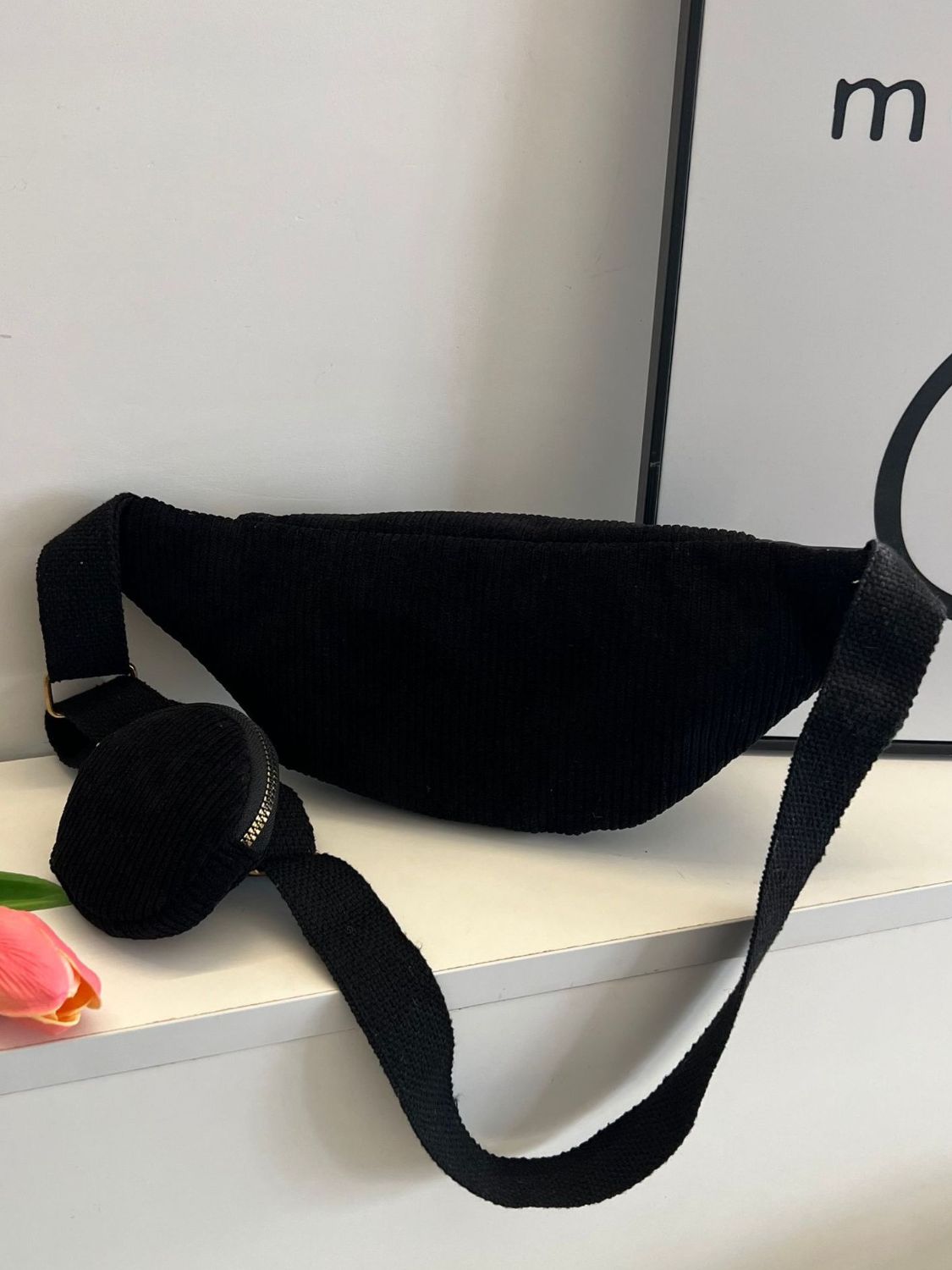 Umhängetasche aus Cord mit verstellbarem Riemen und Beutel