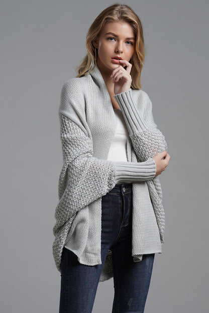 Strickjacke mit offenen Fledermausärmeln vorne