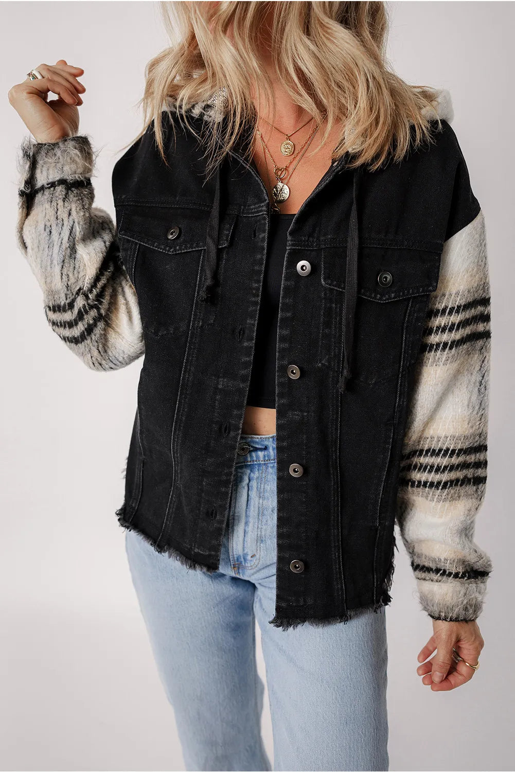 Jeansjacke mit Kapuze, Kordelzug, ungesäumtem Saum und Knopfleiste