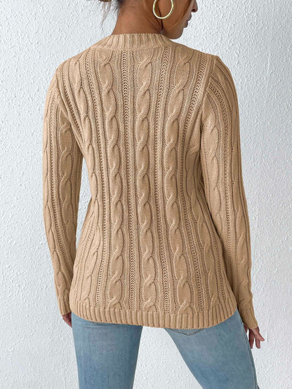 Pullover mit Rundhalsausschnitt und langen Ärmeln und Zopfmuster