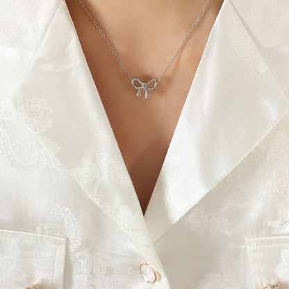 Halskette mit Schleifenanhänger aus Titanstahl