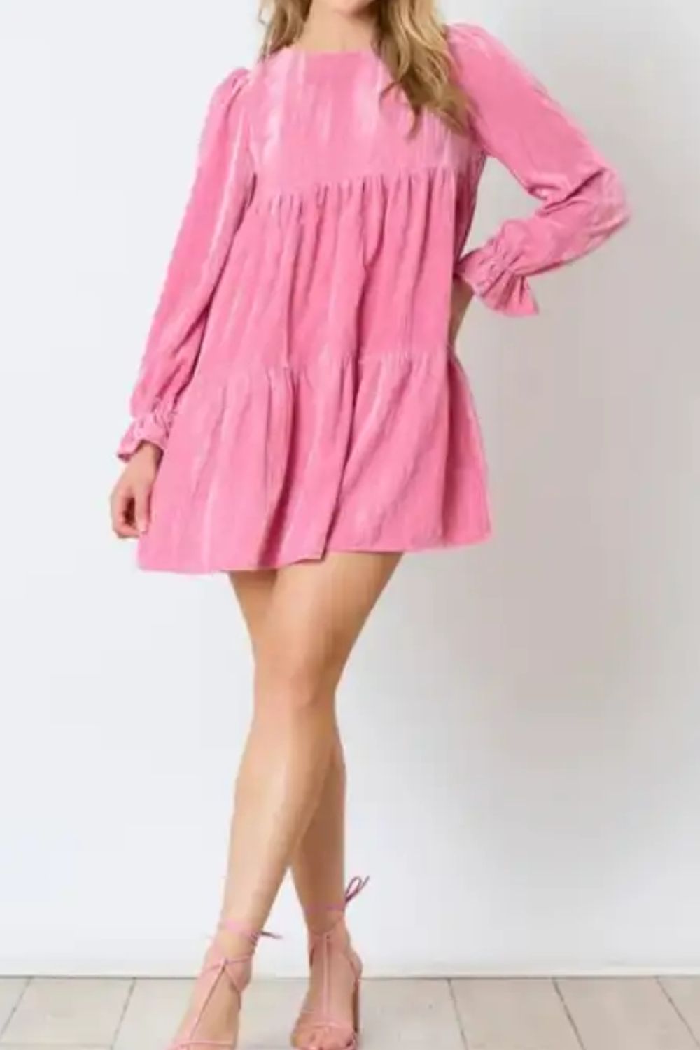 Minikleid mit Rundhalsausschnitt und Volantärmeln