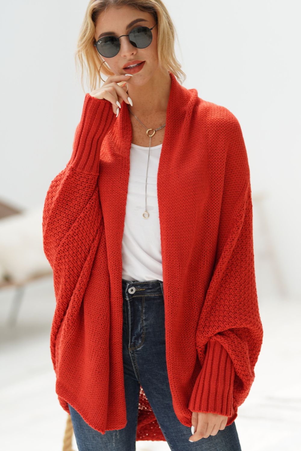 Strickjacke mit offenen Fledermausärmeln vorne