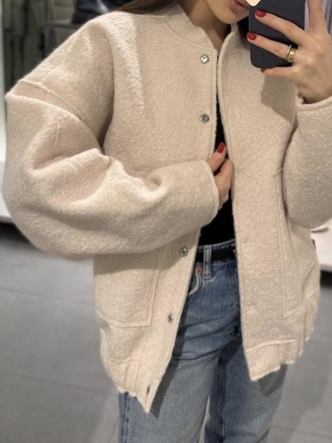 Jacke mit überschnittenen Schultern und Druckknöpfen in voller Größe