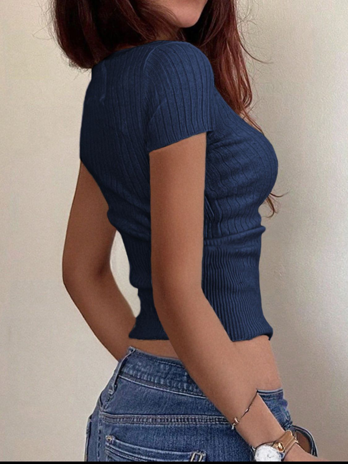 Strickoberteil mit U-Ausschnitt und halben Knöpfen und kurzen Ärmeln