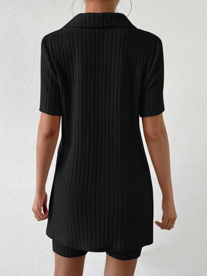 Set aus kurzärmligem Top und Shorts mit Johnny-Kragen