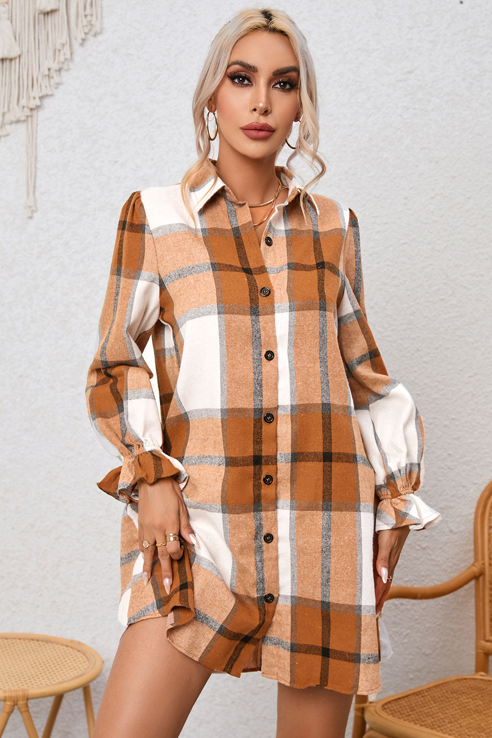 Hemdkleid mit Karomuster, Kragen und Volantärmeln