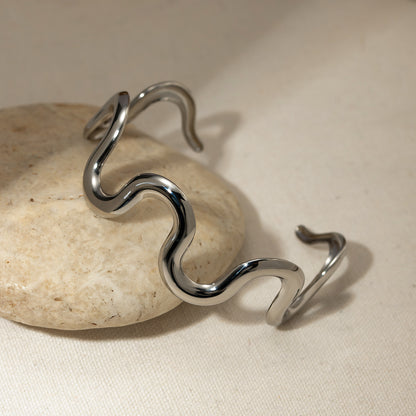 Wellenförmiges Armband aus Edelstahl