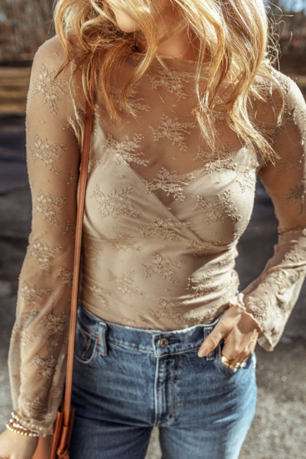 Set aus Chorhemd-Camisole und langärmligem Spitzen-Überwurf