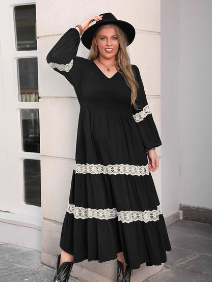 Plus Size Midikleid mit Spitzendetail und V-Ausschnitt und langen Ärmeln