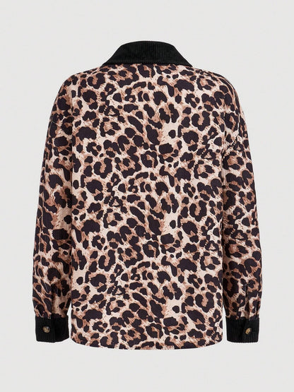 Hemdjacke mit Leopardenmuster und Kragen und Knopfleiste