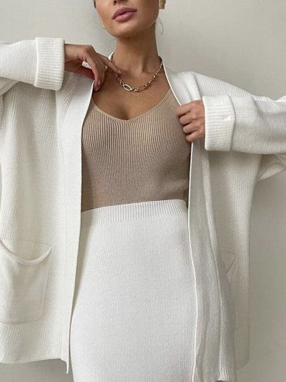 Set aus langärmliger Strickjacke mit Taschen und Rockpullover