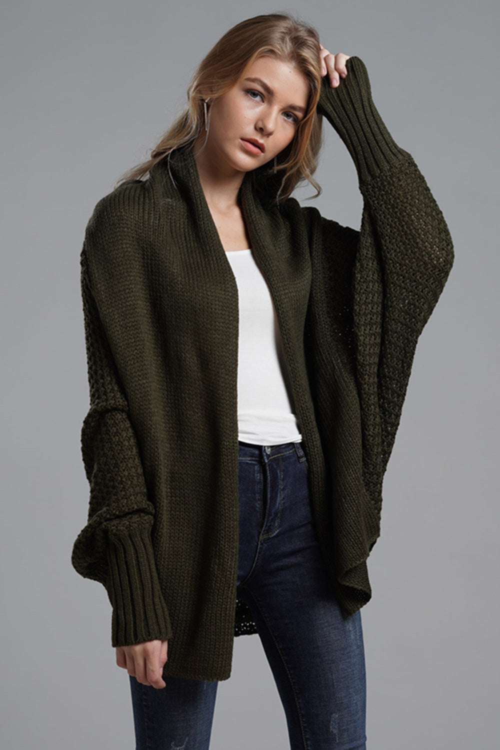 Strickjacke mit offenen Fledermausärmeln vorne