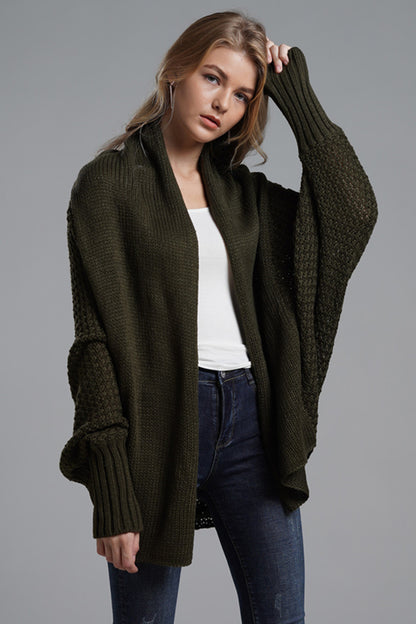 Strickjacke mit offenen Fledermausärmeln vorne