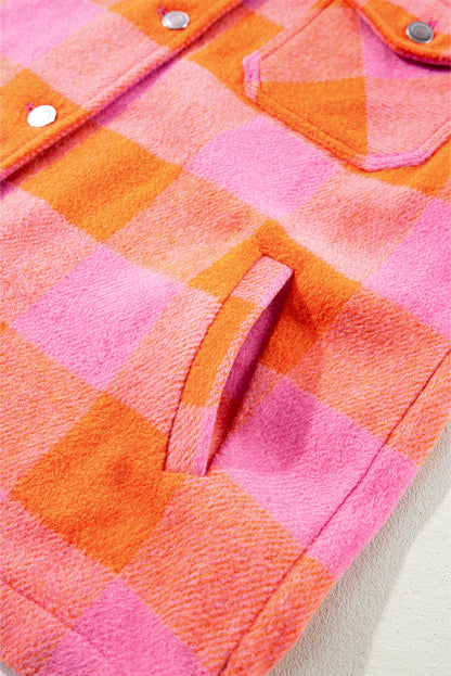 Karierte Jacke mit Kragen und Knopfleiste