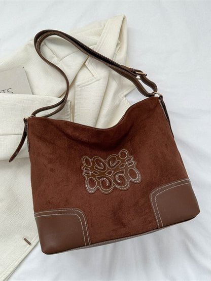Tote Bag mit Wildlederpatch und verstellbarem Riemen